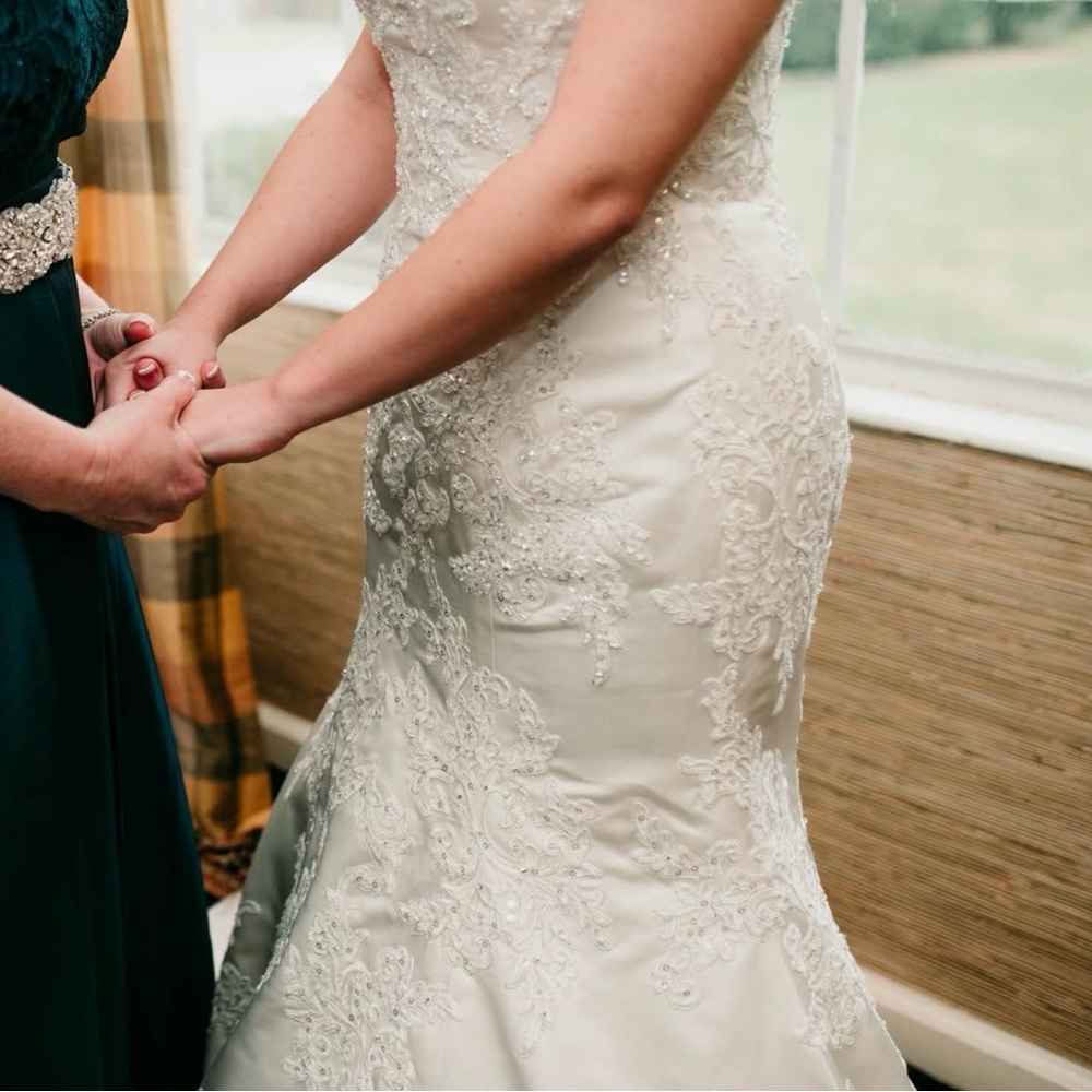 Elegant Lace Wedding Dress